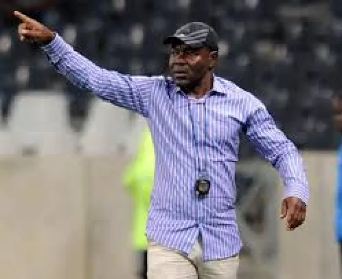 Obuh Gifts Out 40 Scholarship To Abia Coaches