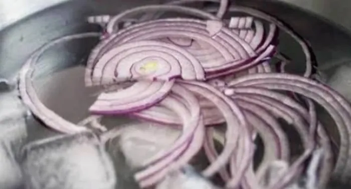 Soak Onions In Water Overnight, Drink It If You Want This To Happen To Your Health