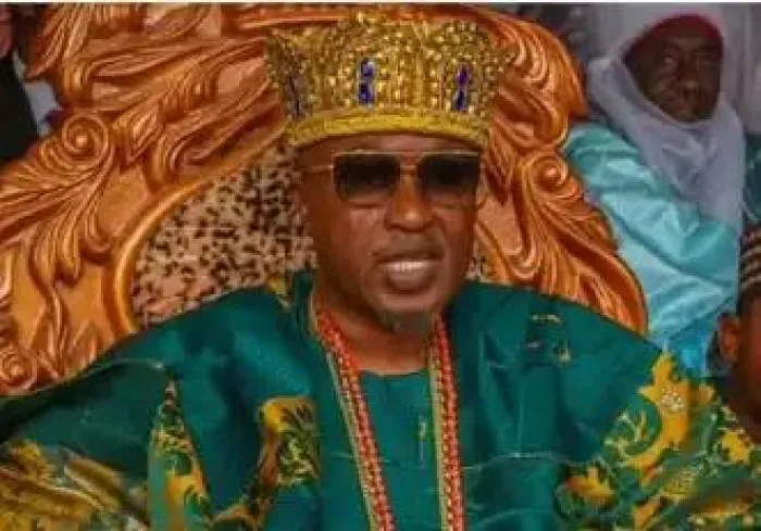 Oluwo of Iwo dey Cry Out, Say Ooni Dey Plot Him Removal