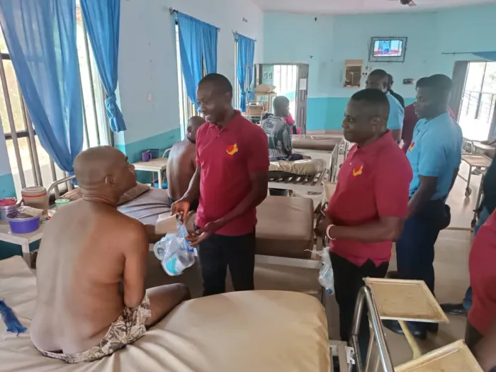 Apple City Development Initiative Visits Enugwu-Ukwu General Hospital, Distributes Relief Materials To Nursing Mothers and Patients
