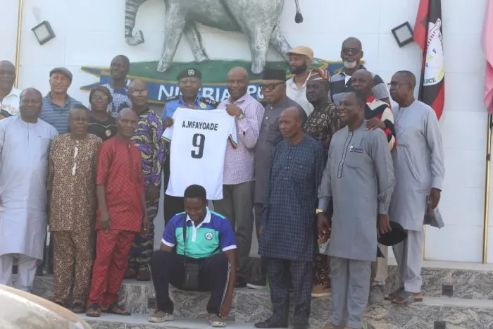 Lagos Legends Club Pays Courtesy Visit To AIG Adegoke Fayoade