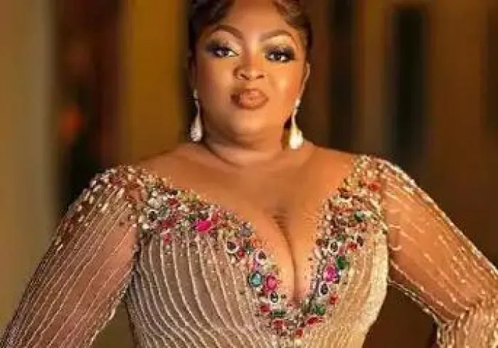 Nollywood Stars Clash at Movie Premiere: Eniola Badmus and Laide Bakare in Public Altercation