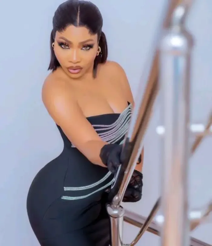 Woman Blow Whistle Say Popular Church Man Dey Hold Her Nude Videos, Dey Lie About Their Relationship