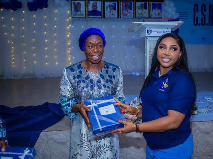 Navy Secondary School Ojo Class of 2006 sets standard on how to honour teachers