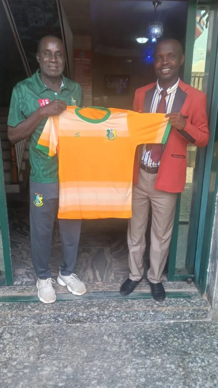 Coach Shuaib presents Sunday Agunbiade (Mr VAR), a Kano Pillars  Jersey,Cherishes his fearless drive for Nigeria League