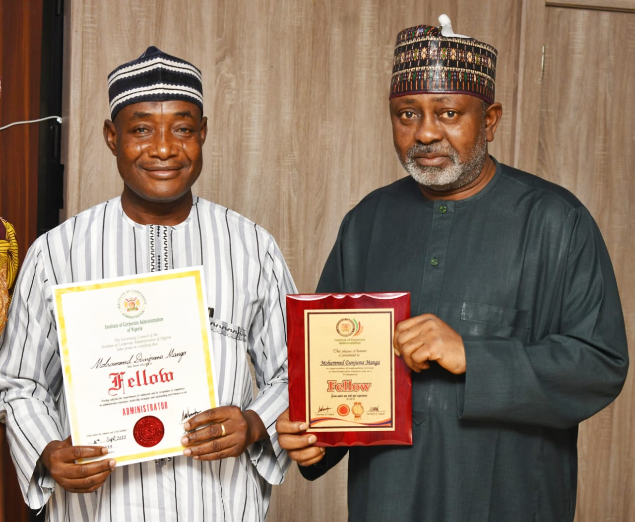 Institute Confers Fellowship Award on Sports Development Ministry's Spokesman