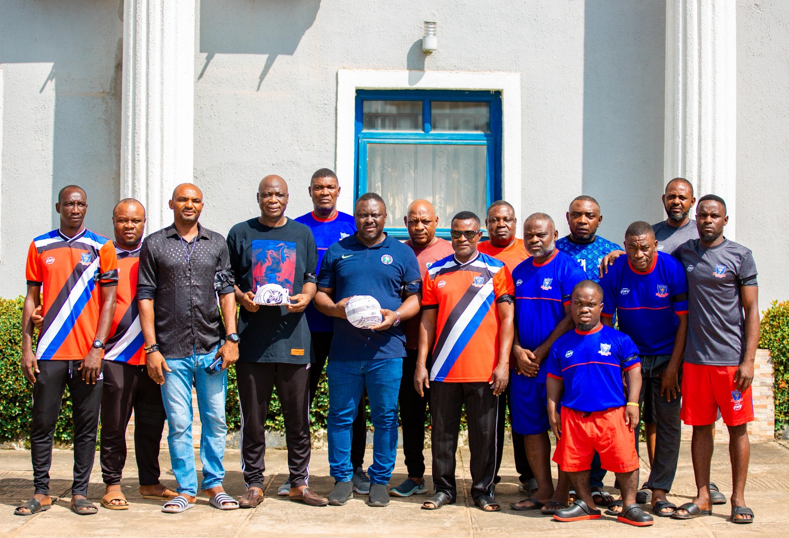 Benue FA Chair visits Lobi Stars, Abia Warriors, donates cash, branded balls