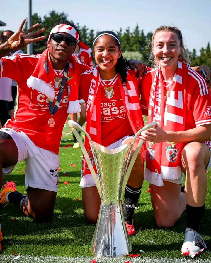 Christy Ucheibe celebrates second trophy of the season with Portuguese League