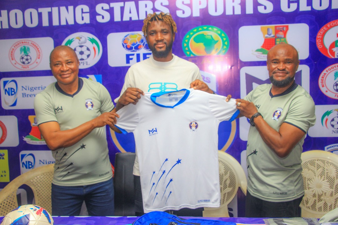 Shooting Stars Unveil Abiodun Akande, Ikouwem Udom, 6 others*  ...New Jerseys, Kits unveiled. ...Fans can now buy club customized bags, replica jersey