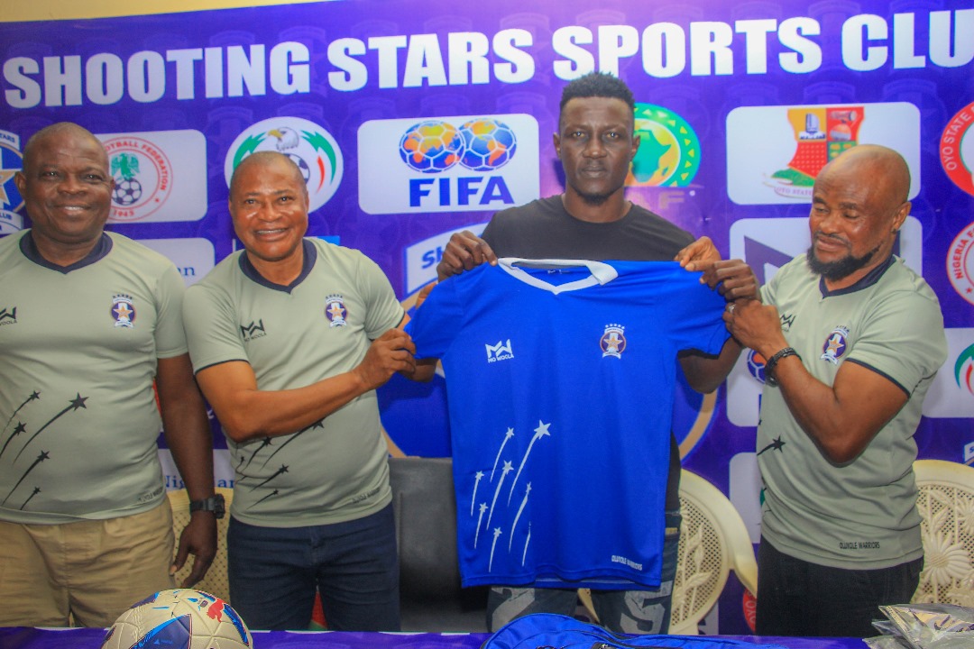 Shooting Stars Unveil Abiodun Akande, Ikouwem Udom, 6 others*  ...New Jerseys, Kits unveiled. ...Fans can now buy club customized bags, replica jersey