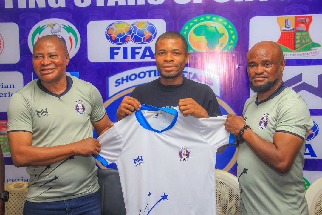 Shooting Stars Unveil Abiodun Akande, Ikouwem Udom, 6 others*  ...New Jerseys, Kits unveiled. ...Fans can now buy club customized bags, replica jersey