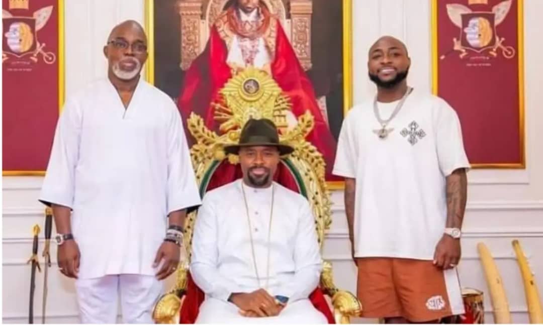 Patrick Doyle Criticizes Davido’s Outfit at Olu of Warri’s Palace