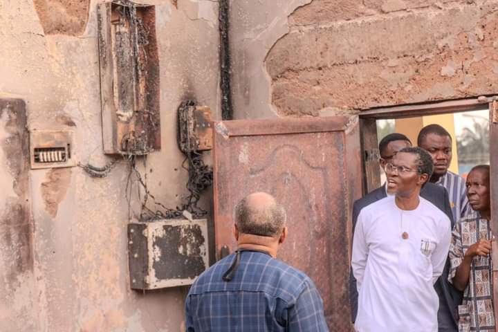 UNIZIK Ag. Vice-Chancellor, Prof. Ikechebelu Visits Okofia Based Physiology Department On Assessment of Fire Incident