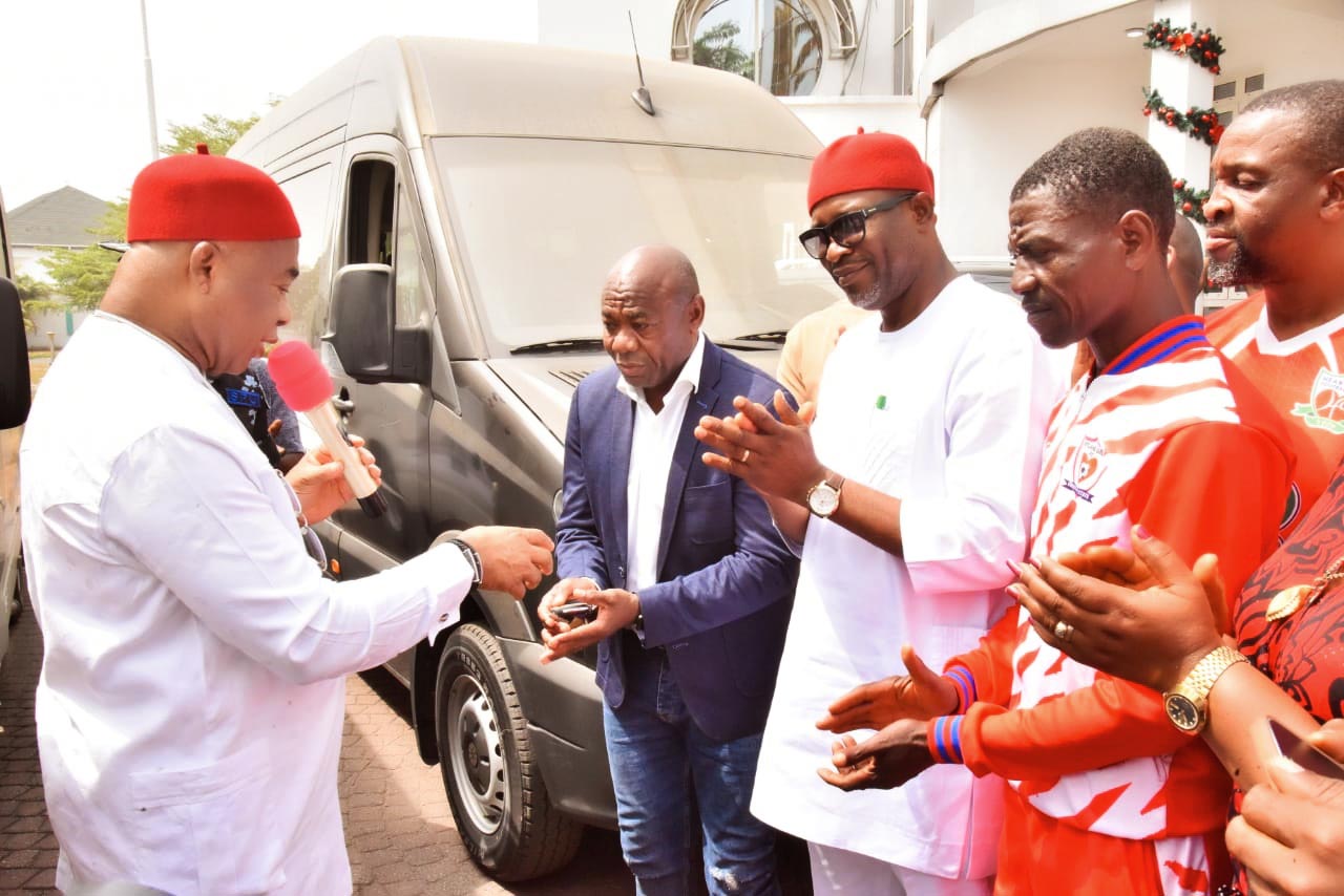 Imo Governor Donates Coaster Buses to Heartland FC and Heartland Queens