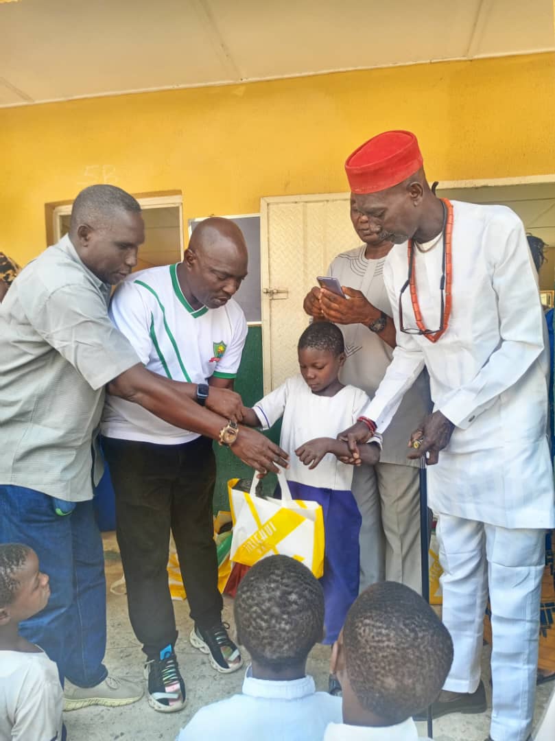 Ndokwa Association Of Atlanta USA Donates School Materials To Pupils Of Igbe Ogume Primary School